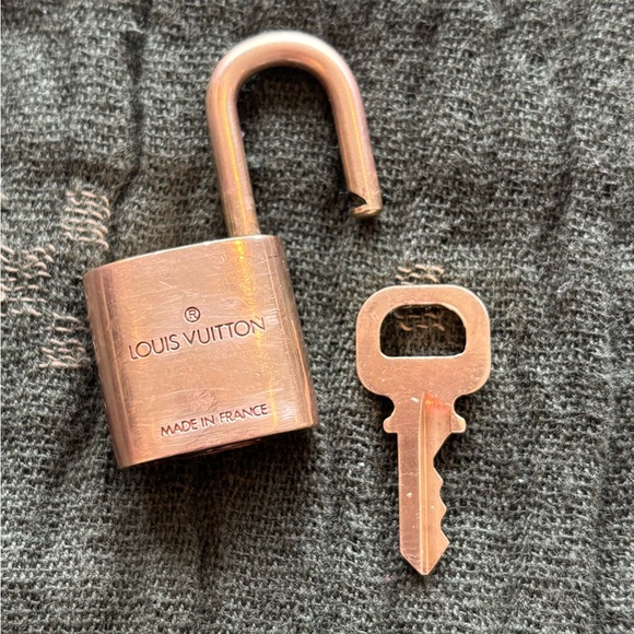 Louis Vuitton Padlock and Key 322 - Picture 5 of 5